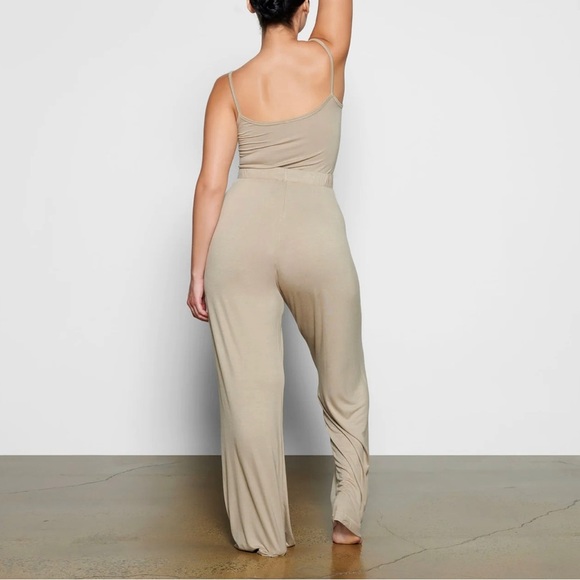 SKIMS Sleep pants in taupe 2XL NWT - Picture 2 of 2